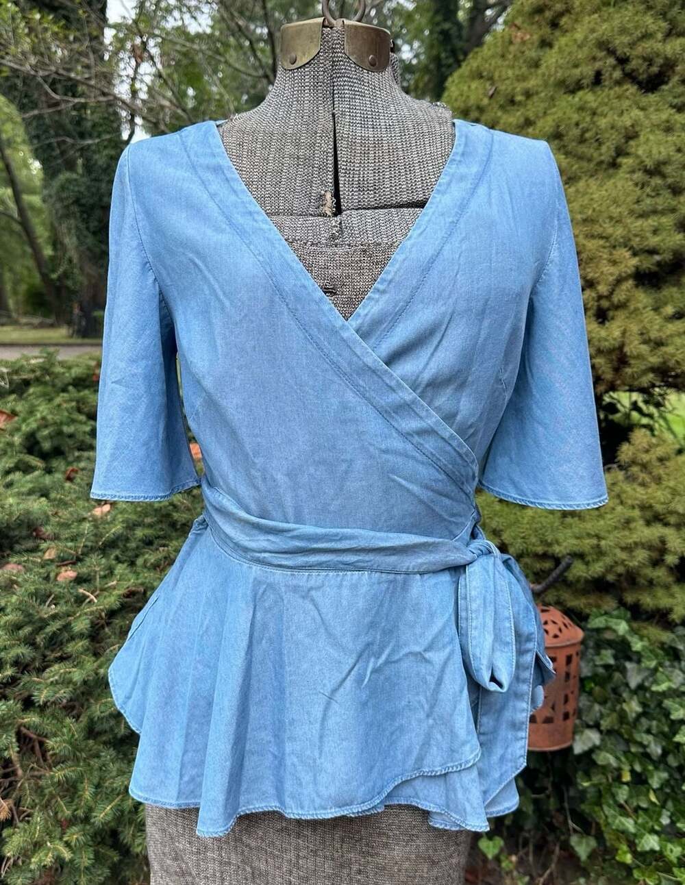 Loft Wrap Ruffle Short Sleeve Chambray Top Blue Small